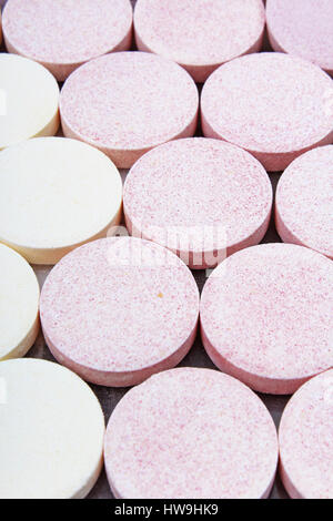 Pila di vitamina supplemento minerale compresse effervescenti pattern texture. Supplemento multivitaminico tablet. Vitamina solubile. Compressa frizzante. Foto Stock