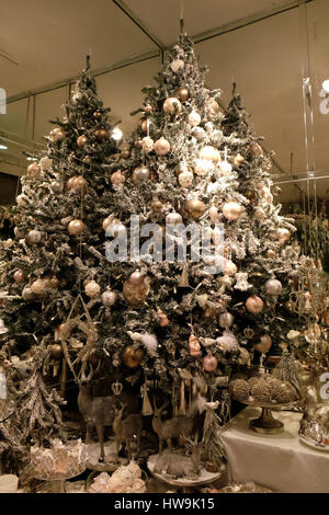 Decorazione di Natale shop su dicembre 13, 2008 a Salisburgo, Austria. Foto Stock