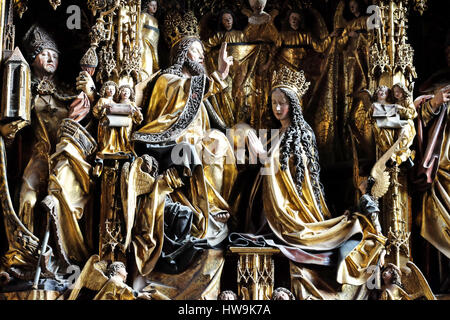 Incoronazione della Vergine Maria, altare maggiore nella chiesa parrocchiale di St. Wolfgang sul Wolfgangsee in Austria il 14 dicembre 2014. Foto Stock