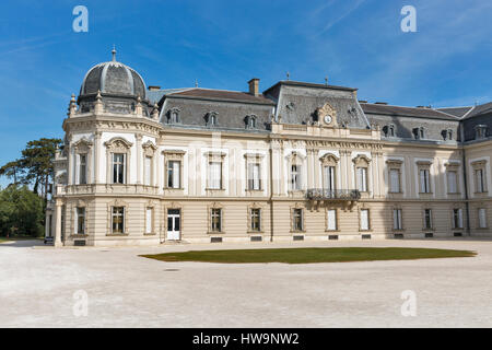 Palazzo Festetics facciata sul cortile a Keszthely, Ungheria. Si tratta di un ampio complesso di edifici della famiglia Festetics. Foto Stock