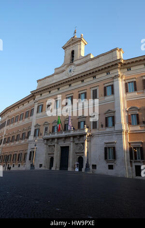 Palazzo Montecitorio, sede della Camera dei Deputati italiana in Italia a Roma il 02 settembre 2016. Foto Stock