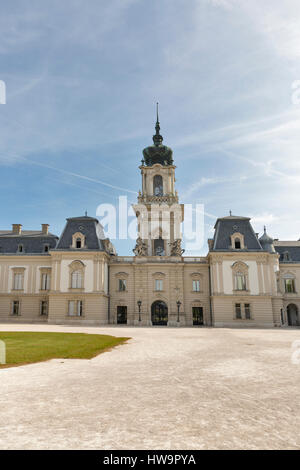 Palazzo Festetics cortile a Keszthely, Ungheria. Si tratta di un ampio complesso di edifici della famiglia Festetics. Foto Stock