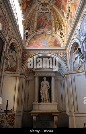 Statua in marmo di Santa Caterina Theodoli nella cappella della chiesa di Santa Maria del Popolo, Roma, 02 Settembre 2016 Foto Stock