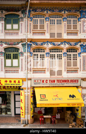 Vista verticale decorativo di edifici a schiera in Singapore. Foto Stock