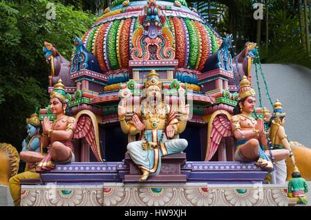 Singapore, Little India, Sri Veeramakaliamman tempio indù, dettaglio di dieties indù Foto Stock