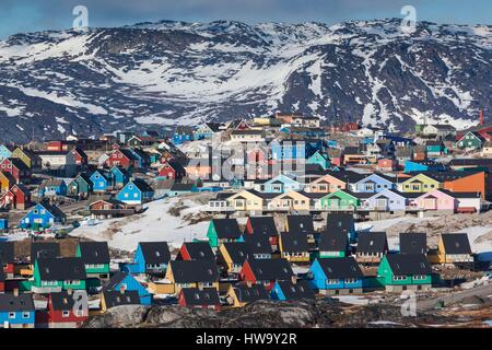 La Groenlandia, Disko Bay, Ilulissat, elevati vista città Foto Stock