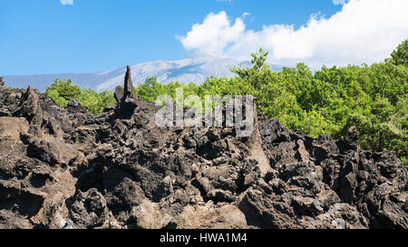 Viaggiare in Italia - sharp pietre di lava dopo il vulcano eruzione dell'Etna in Sicilia , close up Foto Stock