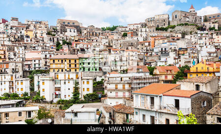 Viaggiare in Italia - panorama di Castiglione di Sicilia città in montagna della Sicilia Foto Stock