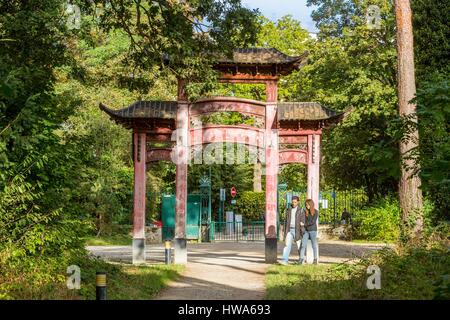 Francia, Parigi, giardino di Agronomia tropicale nel Bois de Vincennes è casa per i resti del coloniale mostra di 1907, la porta cinese Foto Stock