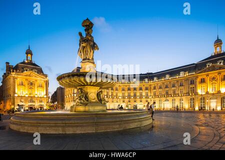 Francia, Gironde, Bordeaux, zona elencata come patrimonio mondiale dall' UNESCO, Saint-Pierre district, Place de la Bourse, la fontana delle Tre Grazie Foto Stock