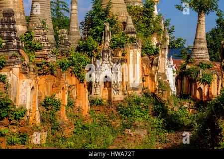 La birmania, myanmar, stato Shan, Lago Inle, Inthein o Indein, paya Shwe Inn Thein, gruppo di stupa datata 17 al XVIII secolo Foto Stock