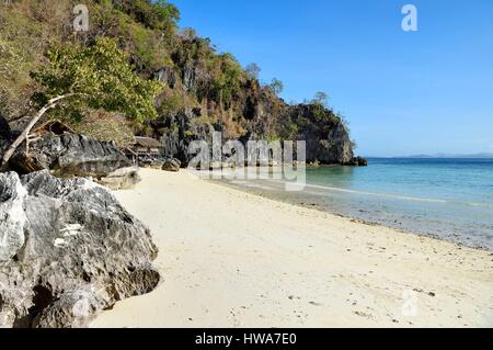 Filippine, Isole Calamian nel nord di Palawan, Coron Island Naturale Area biotiche, Banul Beach Foto Stock