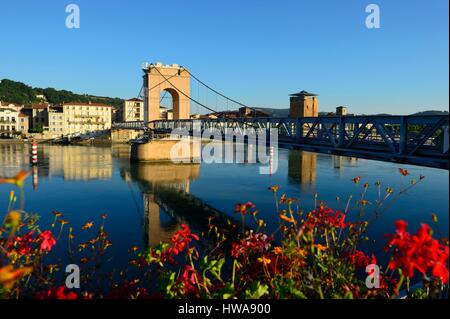 Francia, Isere, Vienne, sospensione ponte sul fiume Rodano Foto Stock