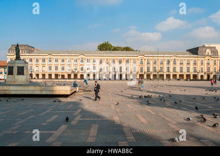 La Colombia, Cundinamarca dipartimento, Bogotà, il quartiere coloniale di Calendaria, Bolivar piazza (Plaza de Bolivar), edificio Lievano Foto Stock