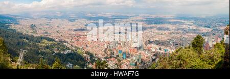 La Colombia, Cundinamarca dipartimento, Bogotà, vista generale della città dal Monte (Cerro) Monserrate (3152 m) Foto Stock