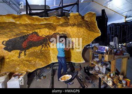 Francia, Dordogne, Montignac, l'Atelier des Fac-Similés du Périgord (Perigord del Workshop di facsimile AFSP) specializzata nella riproduzione dei minerali di prehi Foto Stock