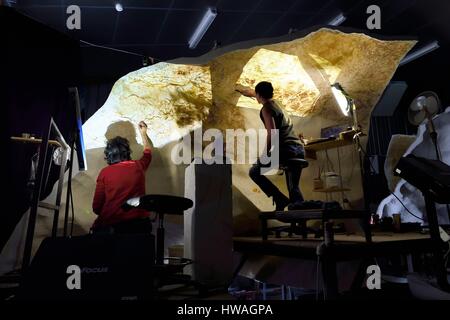 Francia, Dordogne, Montignac, l'Atelier des Fac-Similés du Périgord (Perigord del Workshop di facsimile AFSP) specializzata nella riproduzione dei minerali di prehi Foto Stock