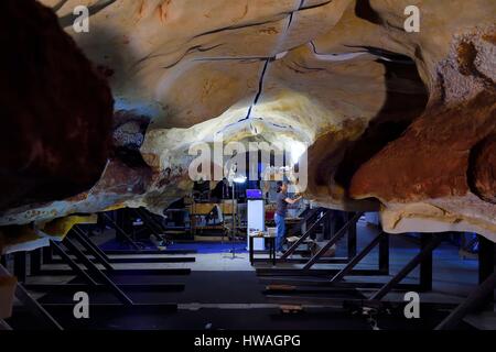 Francia, Dordogne, Montignac, l'Atelier des Fac-Similés du Périgord (Perigord del Workshop di facsimile AFSP) specializzata nella riproduzione dei minerali di prehi Foto Stock