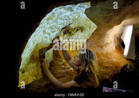 Francia, Dordogne, Montignac, l'Atelier des Fac-Similés du Périgord (Perigord del Workshop di facsimile AFSP) specializzata nella riproduzione dei minerali di prehi Foto Stock