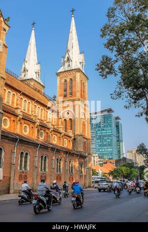 Il Vietnam, a sud est della regione, città di Ho Chi Minh (Saigon), District 1, la cattedrale di Notre Dame Foto Stock