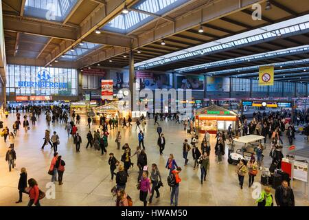 In Germania, in Baviera, Monaco di Baviera, Hauptbahnhof, la stazione ferroviaria principale, interno Foto Stock