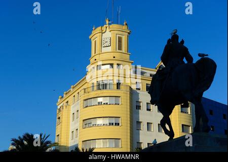 Spagna, Andalusia, Jerez de la Frontera, Feria del Caballo, Plaza Arenal, statua equestre Foto Stock