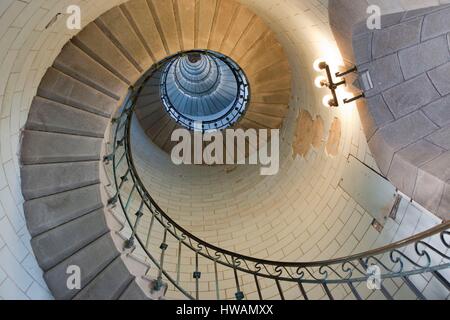 Francia, Finisterre, Penmarch, Saint Pierre, le scale del faro Eckmühl monumento storico Foto Stock