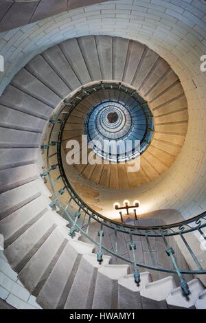 Francia, Finisterre, Penmarch, Saint Pierre, le scale del faro Eckmühl monumento storico Foto Stock