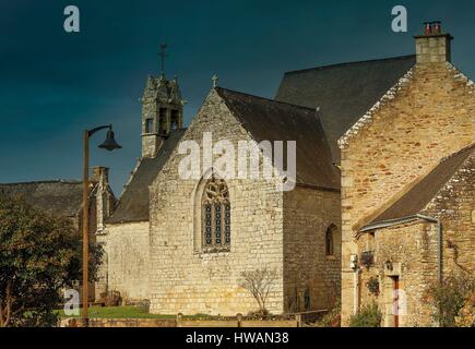 Francia, Morbihan, il Golfo di Morbihan, il Parco Naturale Regionale del Golfo di Morbihan, Le Gorvello, San Giovanni Battista, all'esterno della chiesa del villaggio Foto Stock