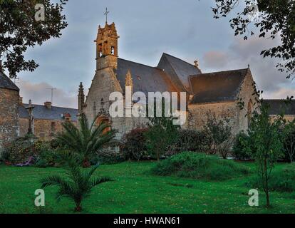 Francia, Morbihan, il Golfo di Morbihan, il Parco Naturale Regionale del Golfo di Morbihan, Le Gorvello, San Giovanni Battista, all'esterno della chiesa del villaggio Foto Stock