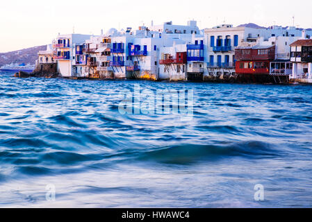 Mykonos Piccola Venezia con gli ultimi raggi di sole, Mykonos, Cicladi Grecia Foto Stock