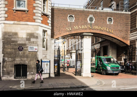 Placca a Sir Alexander Fleming al di fuori di St Mary's Hospital di Londra, Regno Unito Foto Stock