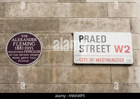 Placca a Sir Alexander Fleming al di fuori di St Mary's Hospital di Londra, Regno Unito Foto Stock