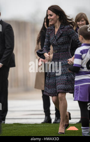 Il 18 marzo 2017 Parice Francia Gran Bretagna il principe William Duca di Cambridge, accompagnato da Catherine,la Duchessa di Cambridge, in occasione della loro visita a Parigi nel marzo 2017. Foto Stock
