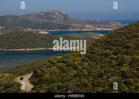 L'Italia, Sardegna, a sud-ovest della Sardegna, Capo Malfatano, vista la costa verso Capo Spartivento Foto Stock