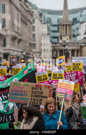 Londra, Regno Unito. Il 18 marzo, 2017. Un marzo contro il razzismo organizzato da Stand fino al razzismo e supporterd dal TUC e la maggior parte dei principali sindacati compresi Unison, Unite, il PC e il dado. Tutto è iniziato in Portland Place e finì in Piazza Parlaiment, Westminster - Londra 18 Mar 2017. Foto Stock