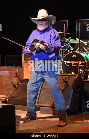 Pompano Beach FL, Stati Uniti d'America. Xviii Mar, 2017. Il Charlie Daniels Band effettua in Pompano Beach anfiteatro sul marzo 18, 2017. Credito: Mpi04/media/punzone Alamy Live News Foto Stock