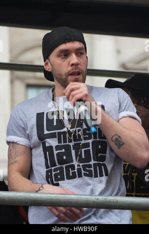 Londra, Regno Unito. Il 18 marzo, 2017. Stand Up al razzismo nel rally di Londra, Regno Unito. Protesta contro Trump, Brexit, il razzismo e l'islamofobia ect. Credito: Matteo Appleyard/Alamy Live News Foto Stock