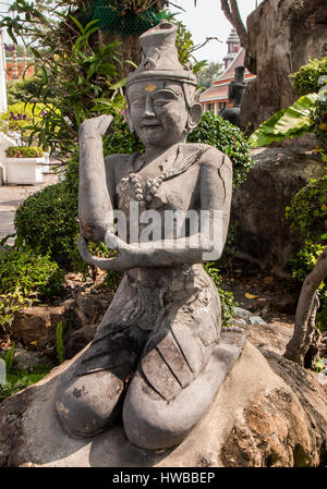 Novembre 14, 2006 - Bangkok, Thailandia - sculture in pietra di figure mitologiche nel Grand Palace complesso in Bangkok. La Tailandia è diventata una destinazione turistica preferita. (Credito Immagine: © Arnold Drapkin via ZUMA filo) Foto Stock