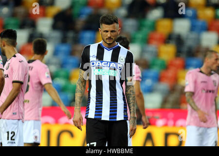 Udine, Italia. Xix marzo, 2017. Udinese di avanti Cyril Thereau appare durante la serie di una partita di calcio tra Udinese Calcio v US Citta di Palermo a Dacia Arena Stadium il 19 marzo, 2017. Credito: Andrea Spinelli/Alamy Live News Foto Stock