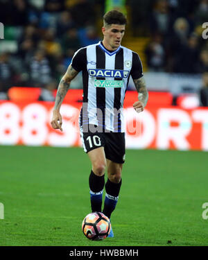 Udine, Italia. Xix marzo, 2017. Udinese di avanti Rodrigo de Paul corre con la palla durante la serie di una partita di calcio tra Udinese Calcio v US Citta di Palermo a Dacia Arena Stadium il 19 marzo, 2017. Credito: Andrea Spinelli/Alamy Live News Foto Stock