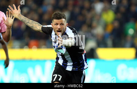 Udine, Italia. Xix marzo, 2017. Udinese di avanti Cyril Thereau reagisce durante la serie di una partita di calcio tra Udinese Calcio v US Citta di Palermo a Dacia Arena Stadium il 19 marzo, 2017. Credito: Andrea Spinelli/Alamy Live News Foto Stock