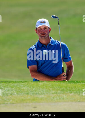 Orlando, Florida, Stati Uniti d'America. Xix Mar, 2017. Lucas Glover nel bunker di xi foro durante il round finale di Arnold Palmer Invitational. Credito: Cal Sport Media/Alamy Live News Foto Stock