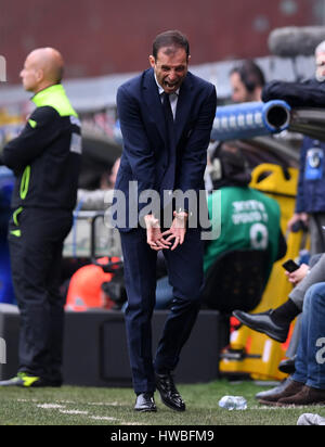 Genova, Italia. Xix Mar, 2017. La Juventus' allenatore Massimiliano Allegri gesti durante il campionato italiano di una partita di calcio tra Juventus e Sampdoria, a Genova, Italia, 19 marzo 2017. La Juventus ha vinto 1-0. Credito: Alberto Lingria/Xinhua/Alamy Live News Foto Stock