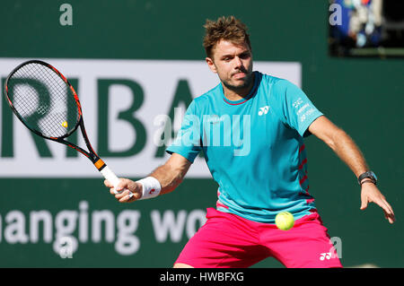 Marzo 19, 2017 Stan Wawrinka della Svizzera restituisce un colpo a Roger Federer durante gli uomini finale del 2017 BNP Paribas Open a Indian Wells Tennis Garden di Indian Wells, California. Charles Baus/CSM Foto Stock