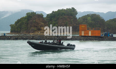 Il Langkawi, Malesia. 20 Mar, 2017. Malese forze speciali barca visualizza in congiunzione con lima Expo Credito: Chung Jin Mac/Alamy Live News Foto Stock