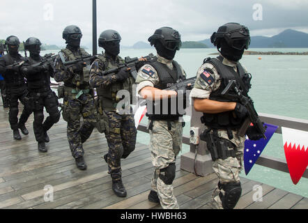 Il Langkawi, Malesia. 20 Mar, 2017. Malese forze speciali visualizza in congiunzione con lima Expo Credito: Chung Jin Mac/Alamy Live News Foto Stock