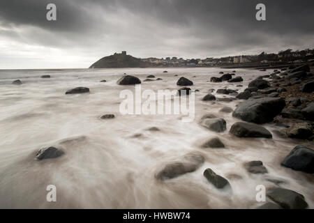 Fotografia di © Jamie Callister. Criccieth Castle sulla penisola di Llyn, Criccieth, Gwynedd, il Galles del Nord, 18 marzo 2017 Foto Stock