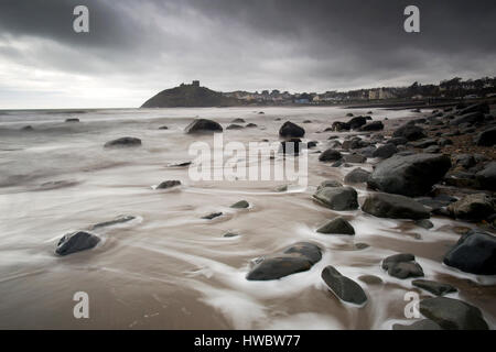 Fotografia di © Jamie Callister. Criccieth Castle sulla penisola di Llyn, Criccieth, Gwynedd, il Galles del Nord, 18 marzo 2017 Foto Stock