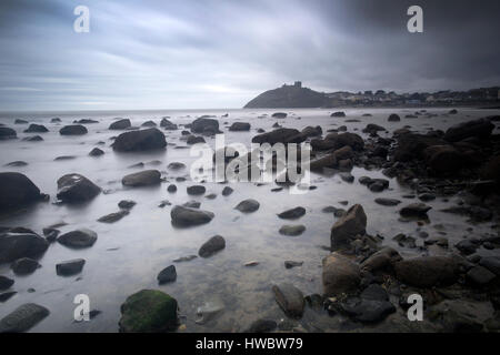 Fotografia di © Jamie Callister. Criccieth Castle sulla penisola di Llyn, Criccieth, Gwynedd, il Galles del Nord, 18 marzo 2017 Foto Stock